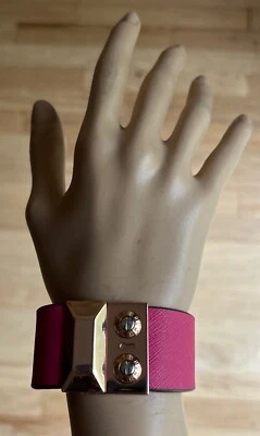 Розовый кожаный браслет Henri Bendel с магнитной застежкой 7 дюймов - Изображение 1 из 4