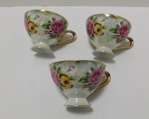 3 Vintage Iridescent Bone China Tea Cups Pink & Yellow Roses Gold Trim - Foto 1 di 11