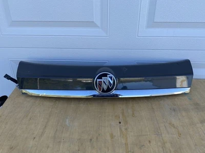 2013-2018 Buick Encore задний подъемный борт молдинг отделка с камерой 95093299 OEM - Изображение 1 из 4