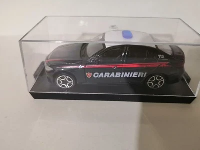 AlfaRomeo GIULIA Carabinieri 1:43 con Teca e supporto. - Immagine 1 di 4