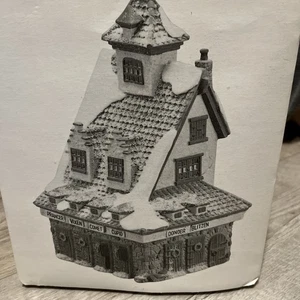 DEPT 56 Nordpol Serie "Rentierscheune" Nordpol Serie #5601-4 Weihnachten  - Bild 1 von 3