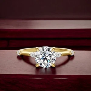 Anillo de boda de oro amarillo de 14 k de diamantes de corte redondo creado en laboratorio de 1,65 quilates con certificación IGI - Imagen 1 de 13