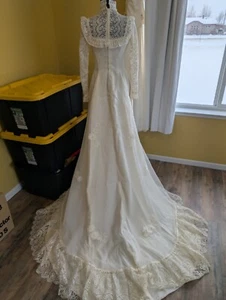 Vintage 1970s Style Wedding Dress with Train Lace Floral Beads Beautiful Women's - Picture 1 of 14