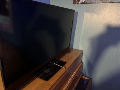 Sansui 24 Inch Flat Screen TV HDMI: Model No. SLED2400 D, Remote Included - Image 1 of 4