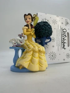Neu mit Etikett Disney Belle Skizzenbuch Ornament, sitzende Prinzessin Die Schöne und das Biest Neu im Karton - Bild 1 von 3