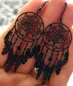 Pendientes punk gótico florales negros ganchos de plástico hipoalergénicos para mujer - Imagen 1 de 8