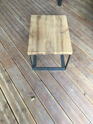 table basse en chêne design tendance: bois de foudres anciens recyclé. - Photo 1/4