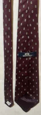 Corbata Stafford Executive Borgoña Seda con Patrones Punteados Hecha en EE. UU.  Foto 1 de 3