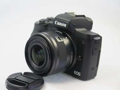 Canon EOS M50 Spiegellose Systemkamera Kit mit EF-M 15-45mm f/3.5-6.3 IS STM... - Bild 1 von 4