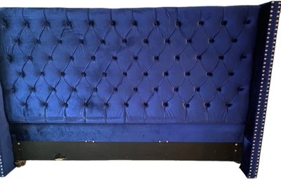 Elegante cabecero acolchado de terciopelo azul tamaño king sin marco Foto 1 de 4