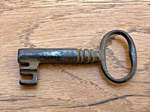victorian wire bow hollow bore key ! ref 6 - Picture 1 of 2