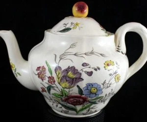 Spode Gainsborough Teapot S245 TINY CHIPS ON LID - Picture 1 of 7