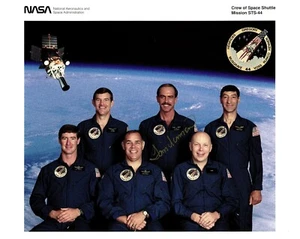 Shuttle Astronaut Thomas J. Hennen Signed Photo - Picture 1 of 1