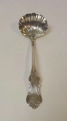 Salsa inglesa de plata esterlina del siglo XIX / cucharón de salsa, c. 1802 Foto 1 de 4