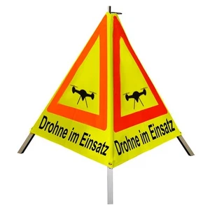 Warnpyramide 70 cm - (VZ: Drohne) "Drohne im Einsatz" - gelb, leicht - Bild 1 von 3
