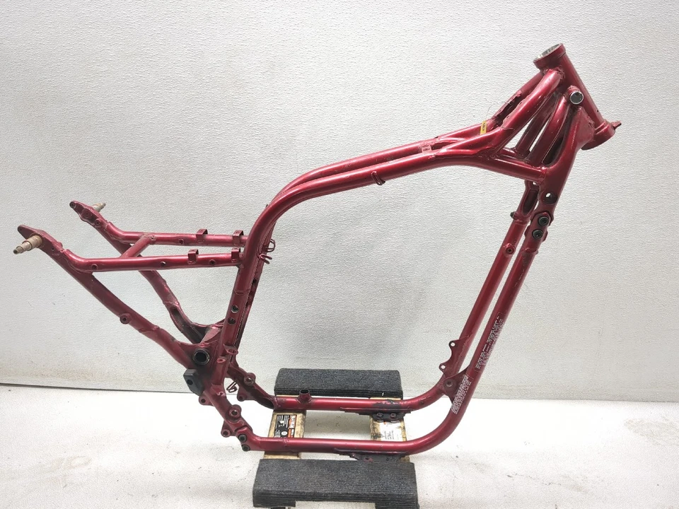 92-04 Suzuki VS800 Intruder chassi quadro principal CLN reto - Imagem 1 de 4