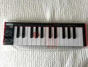 Akai Professional LPK25 MK2 25-Key USB-MIDI Keyboard Controller NEW NO BOX - Picture 1 of 4