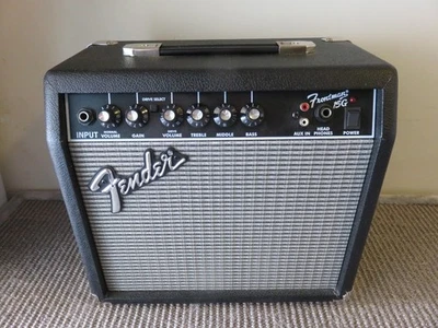 Fender Guitar Amplifier Combo Frontman 15G Boxed - image 1 of 4