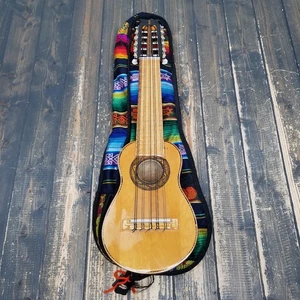 Charango 10-saitige Akustikgitarre mit rundem Rücken und buntem Softcase SIEHE FOTOS - Bild 1 von 16