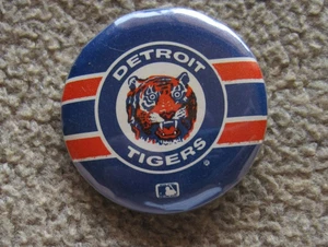 VINTAGE 1980's DETROIT TIGERS ☆RARE☆ 1 1/4" MLB BASEBALL PIN BACK BUTTON - Picture 1 of 1