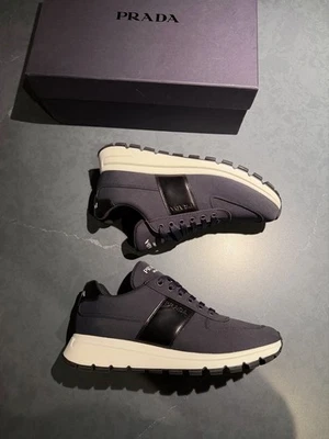 Tenis Prada para hombre Re-Nylon corredores azul marino talla 8 UK 9 EE. UU. Foto 1 de 4