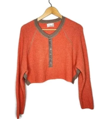 Suéter Henley Recortado Urban Outfitters en Coral Talla XS Foto 1 de 4