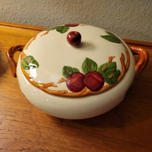 Franciscan 🍎APPLE🍎1 1/2 Qt Casserole with Lid / Covered Vegetable - USA - Imagen 1 de 7