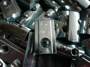 Original Item Nutensteine M6 mit Führung - Bild 1 von 2