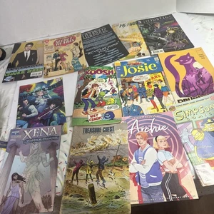 Lot Of  13 Comic Books - Picture 1 of 5