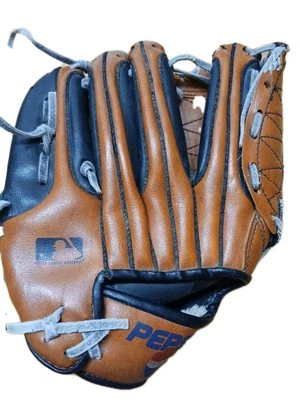 Wilson Youth  Baseball Mit - Image 1 of 4