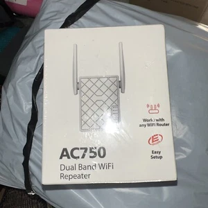 AC750 Dual Band Wi-Fi Range Extender / Repeater / Booster - Picture 1 of 4