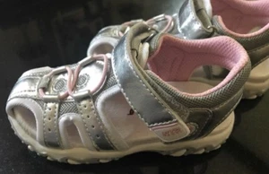 Silver Leather and Pink Closed Toe Sandals NEW -Little-Girls Size 9 M SALE! - Picture 1 of 8