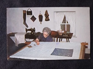 IOWA IA Amana Museum of Amana History Quilting Exhibit 1989 Postcard - Bild 1 von 2