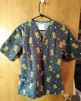 Tigers Basic 2 Pocket Scrub Top SZ Small, Black + Stars - Image 1 of 4