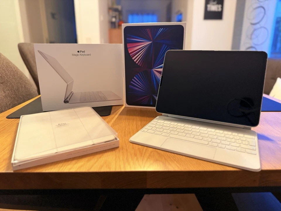 Apple iPad 11“ (3.Generation), 128 GB, WiFi + 5G, Silber, Magic Keyboard weiß - Bild 1 von 4