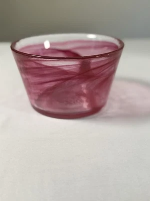 Tigela de vidro arte redemoinho rosa Kosta Boda 7” base assinada estilo Suécia Anna Ehrner  - Imagem 1 de 4