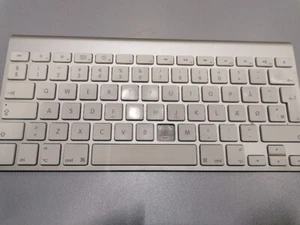 Apple A1314 Wireless Keyboard Rated 3.0V Bluetooth Not Working Broken - Picture 1 of 6