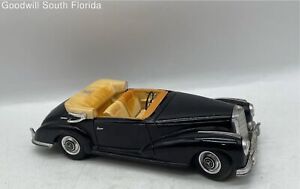 Maisto Mercedes Benz 300S 1955 Black Diecast Collectible Model Car