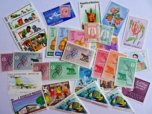 Ca. 30 Briefmarken Malediven - Bild 1 von 3