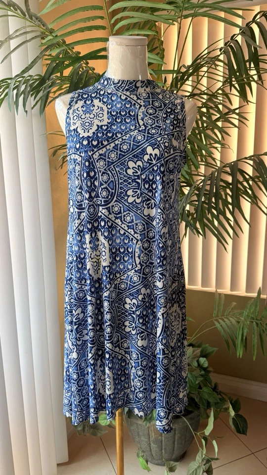 VESTIDO MOCK NECK SHIFT ESTAMPA GEOMÉTRICA AZUL E BRANCO TAMANHO M - Imagem 1 de 4