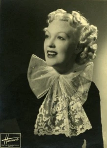 Jeanne Aubert Actress Singer Signed Old Harcourt Studio Photo 1937 - Picture 1 of 4