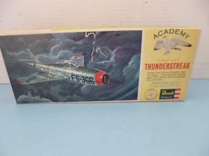 REVELL ACADEMY F-84F THUNDERSTREAK #H-125 YEAR 1961 - Picture 1 of 4