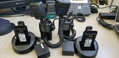 Vertex VX-450 UHF Analog 4W Portable 2-Way Radio 450-512 MHZ - Image 1 of 2