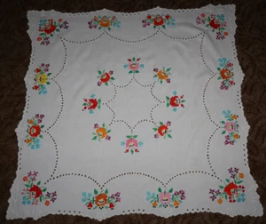 Schöne Mitteldecke-Handarbeit-Ungarn-Kalocsa Stickerei-Blumen-Tischdecke-Neu/unb - Bild 1 von 8