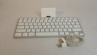 Apple A1359 iPad Keyboard Dock for 30-Pin for iPod iPad 1 & 2 w/ Cable - Image 1 of 4
