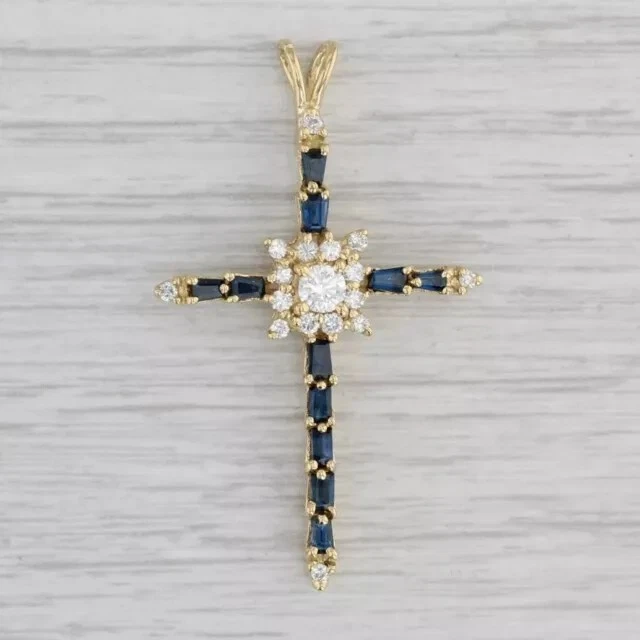 Pingente cruz de safira azul simulado corte baguete 2 quilates folheado a ouro amarelo 14k - Imagem 1 de 4