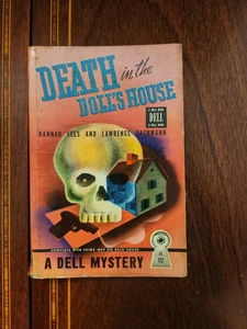 DEATH IN THE DOLL'S HOUSE LEES & BACHMANN VINTAGE DELL MAPBACK # 122  1940'S VG - Imagen 1 de 3