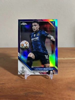 2021-22 Topps Chrome UCL #30 Lautaro Martinez Purple Refractor /250 Inter Milan - Image 1 of 2