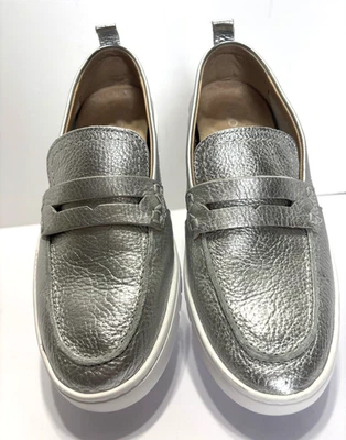 Vionic Women's Uptown Silver Loafer Size 7 1/2 wide Excellent Condition - Image 1 of 4