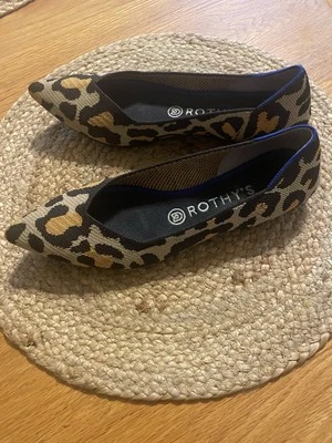 Zapatos planos de ballet Rothy’s The Point Big Cat con estampado animal de leopardo para mujer talla 8,5 Foto 1 de 4